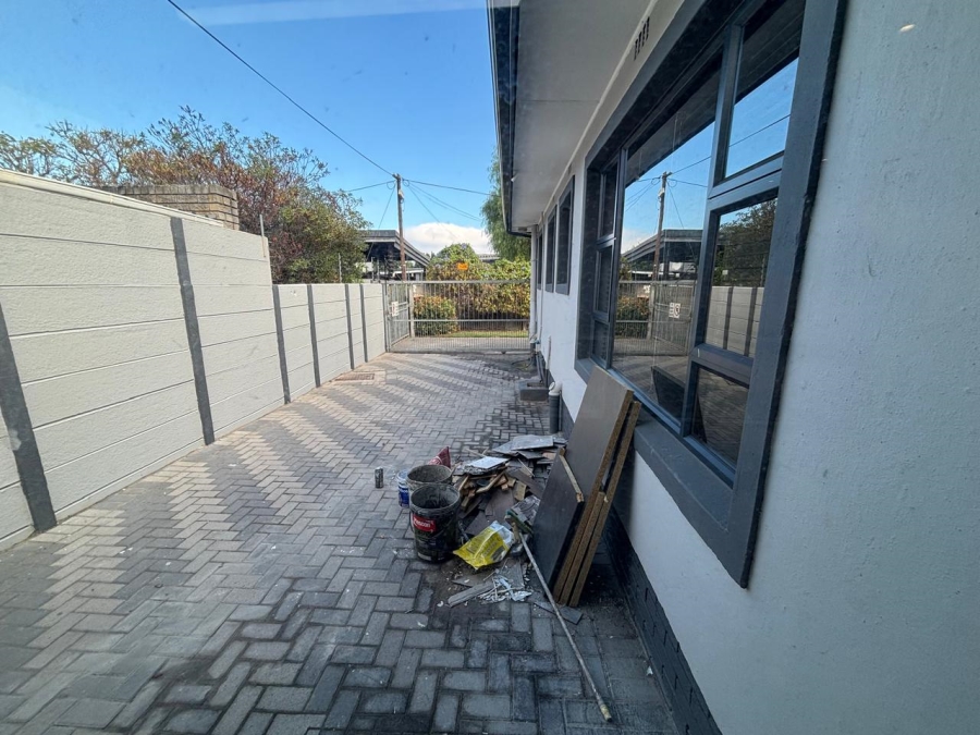 To Let 3 Bedroom Property for Rent in Silver Oaks Western Cape